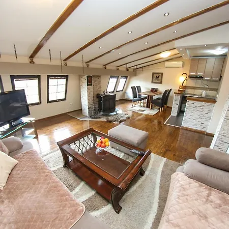 Cyrano 1&2 Apartment *