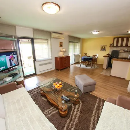 Apartment Cyrano 1&2 *