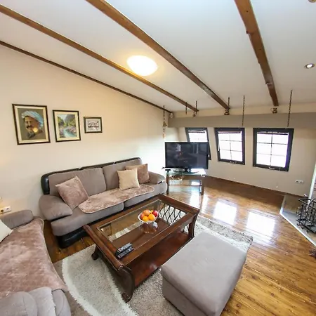 Apartament Cyrano 1&2 *