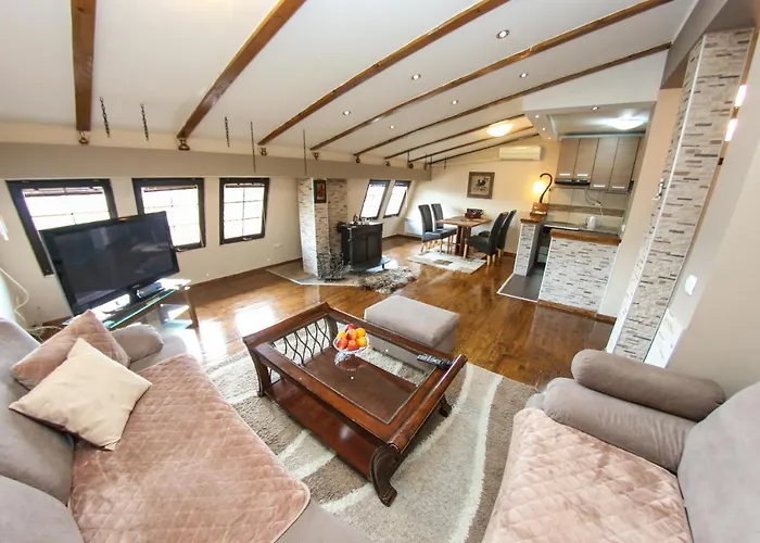 Cyrano 1&2 דירה *